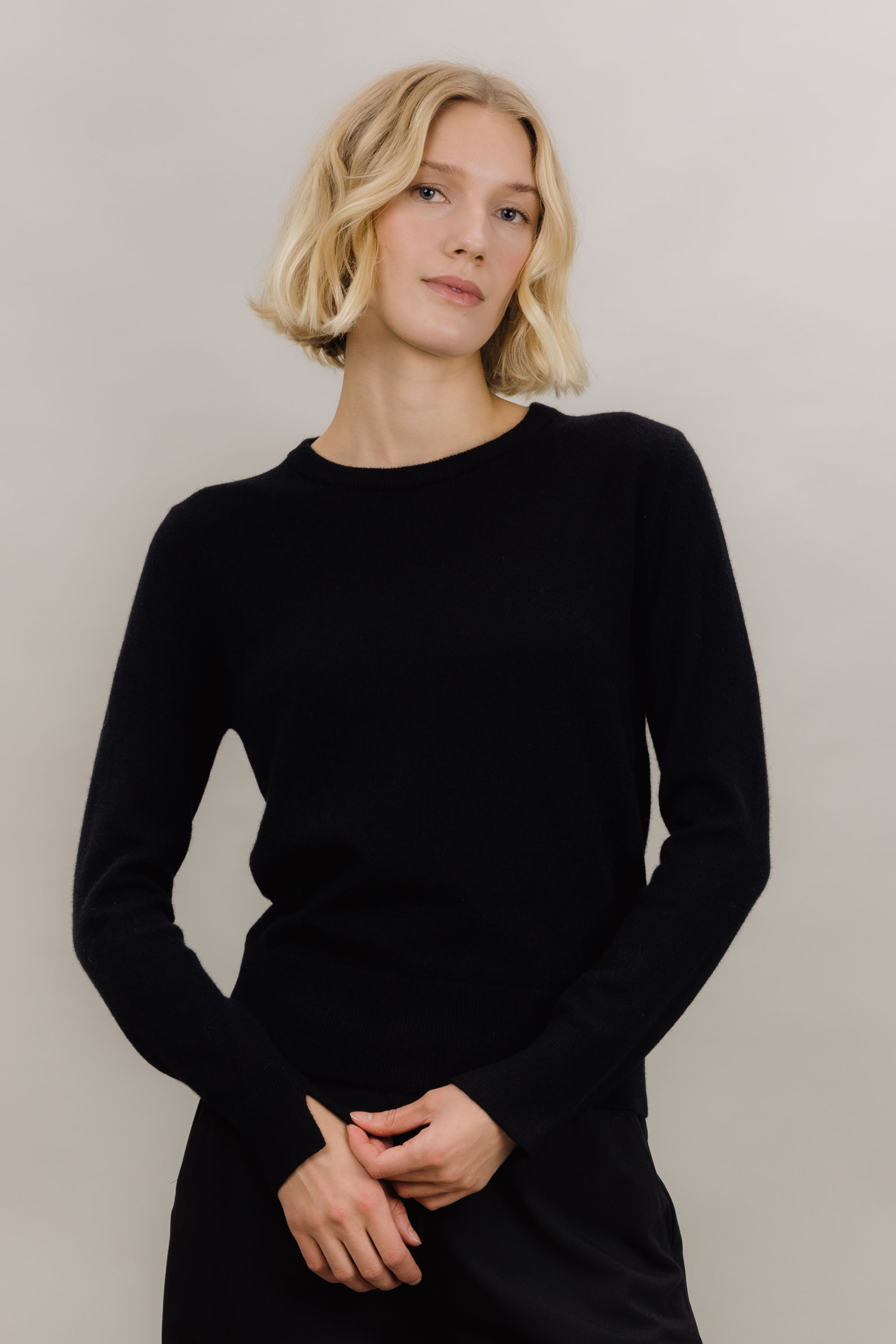 Urban Pioneers Female Bailey Crewneck SWEATER BLACK