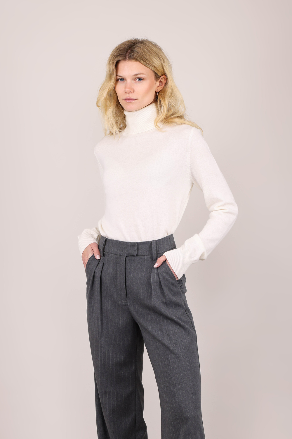 Urban Pioneers Female Bailey Turtleneck SWEATER CREAM