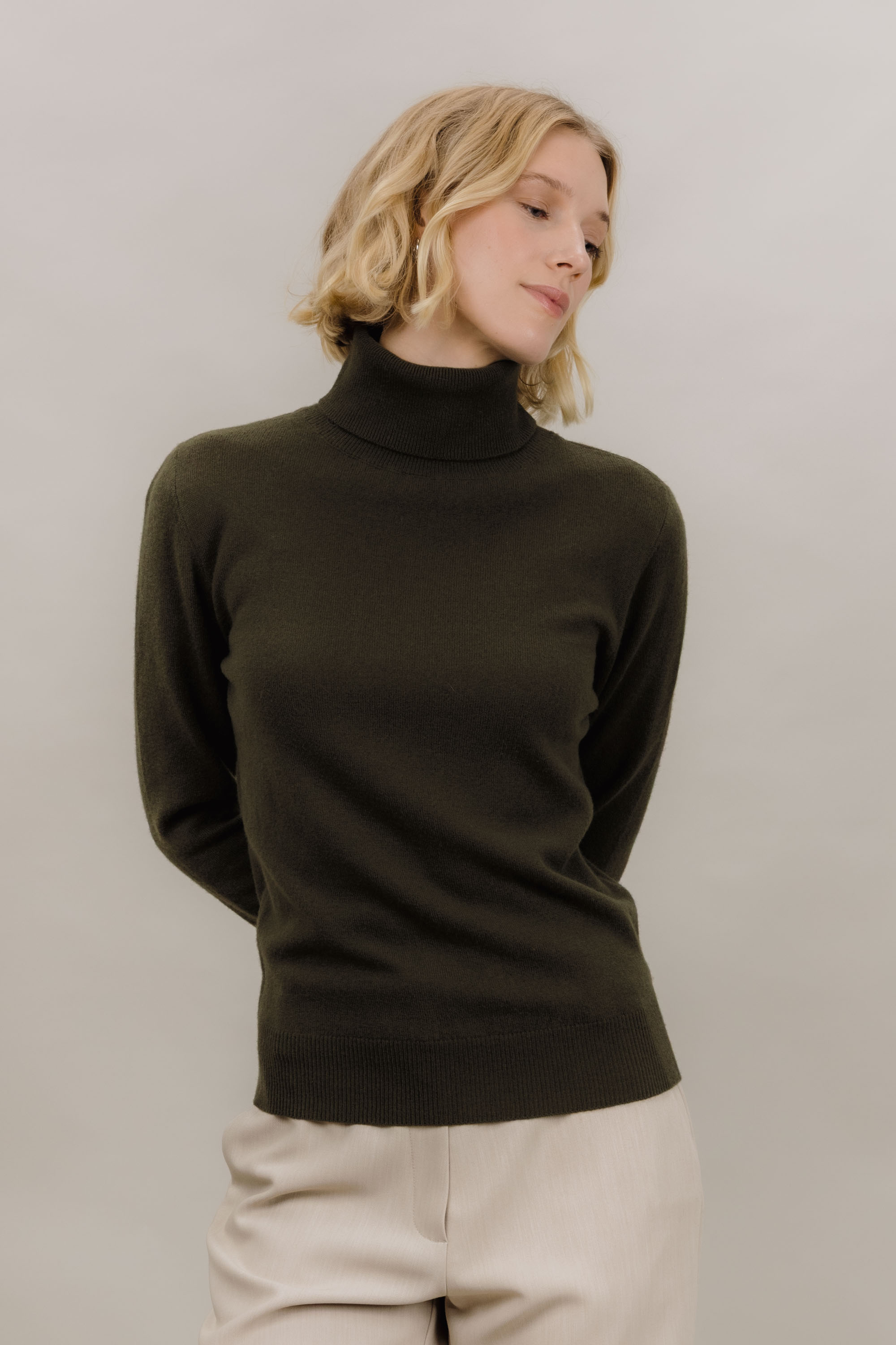 Urban Pioneers Female Bailey Turtleneck SWEATER DARK OLIVE