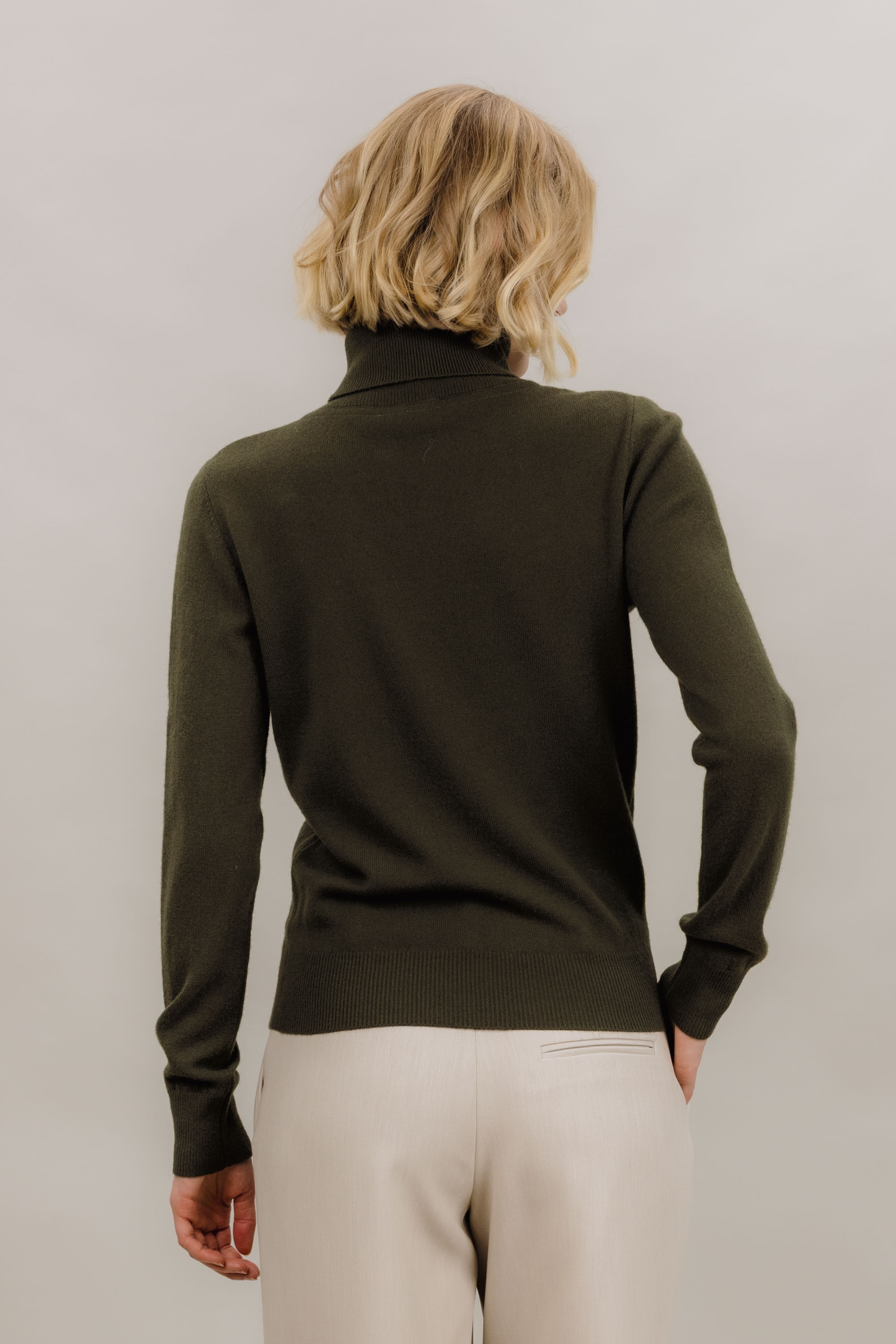 Urban Pioneers Female Bailey Turtleneck SWEATER DARK OLIVE