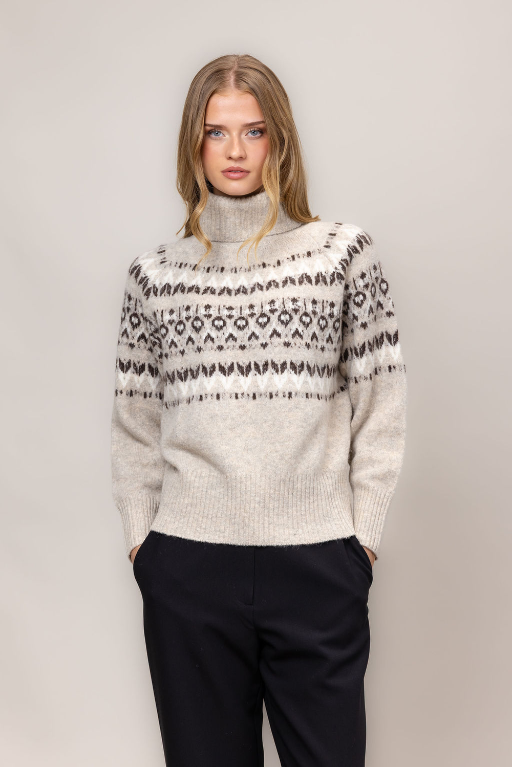 Urban Pioneers Female Benazri Turtleneck SWEATER LIGHT SAND