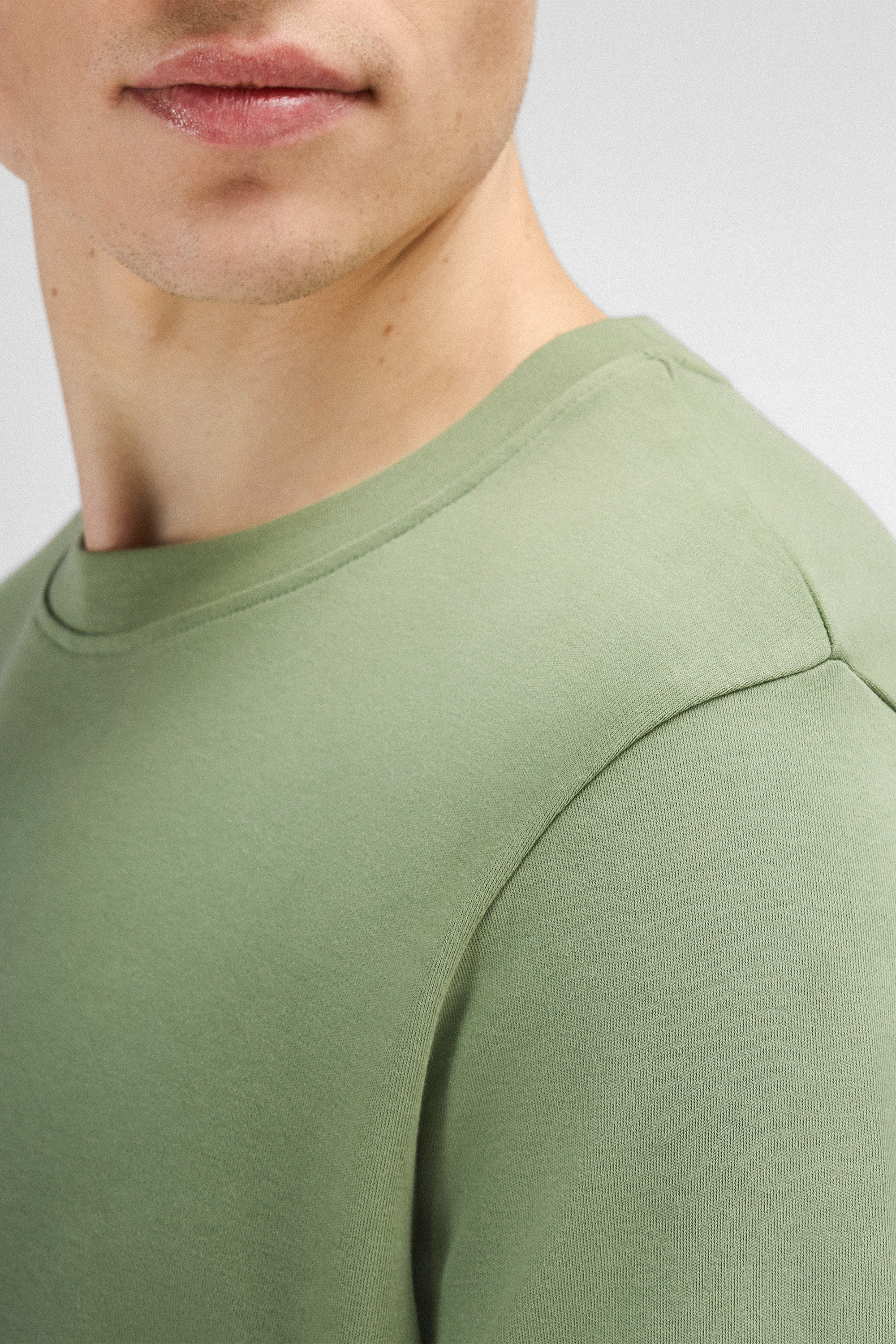 Urban Pioneers Male Bruno r-neck T-SHIRT HEDGE GREEN