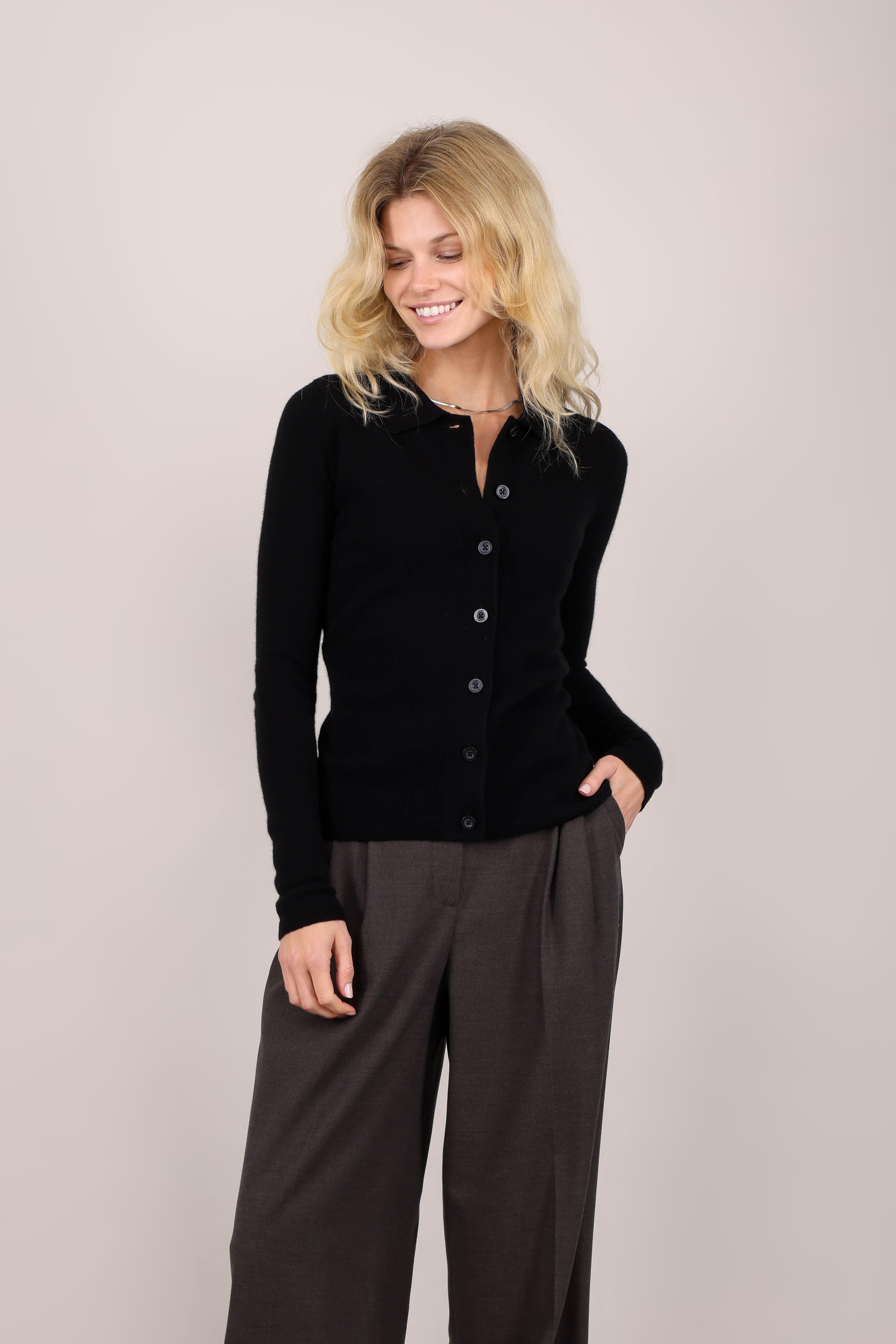 Urban Pioneers Female Chivas Cardigan CARDIGAN BLACK