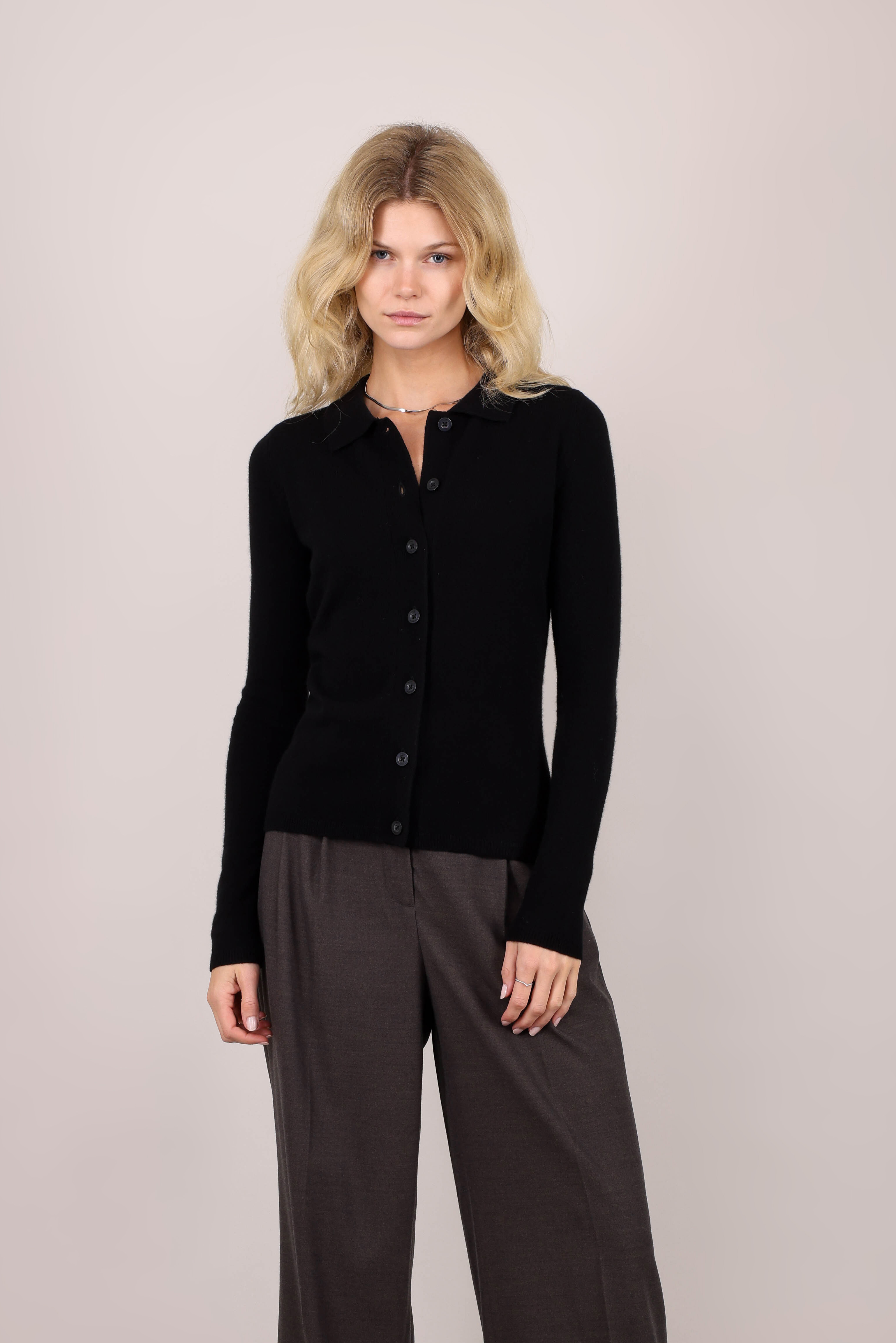 Urban Pioneers Female Chivas Cardigan CARDIGAN BLACK