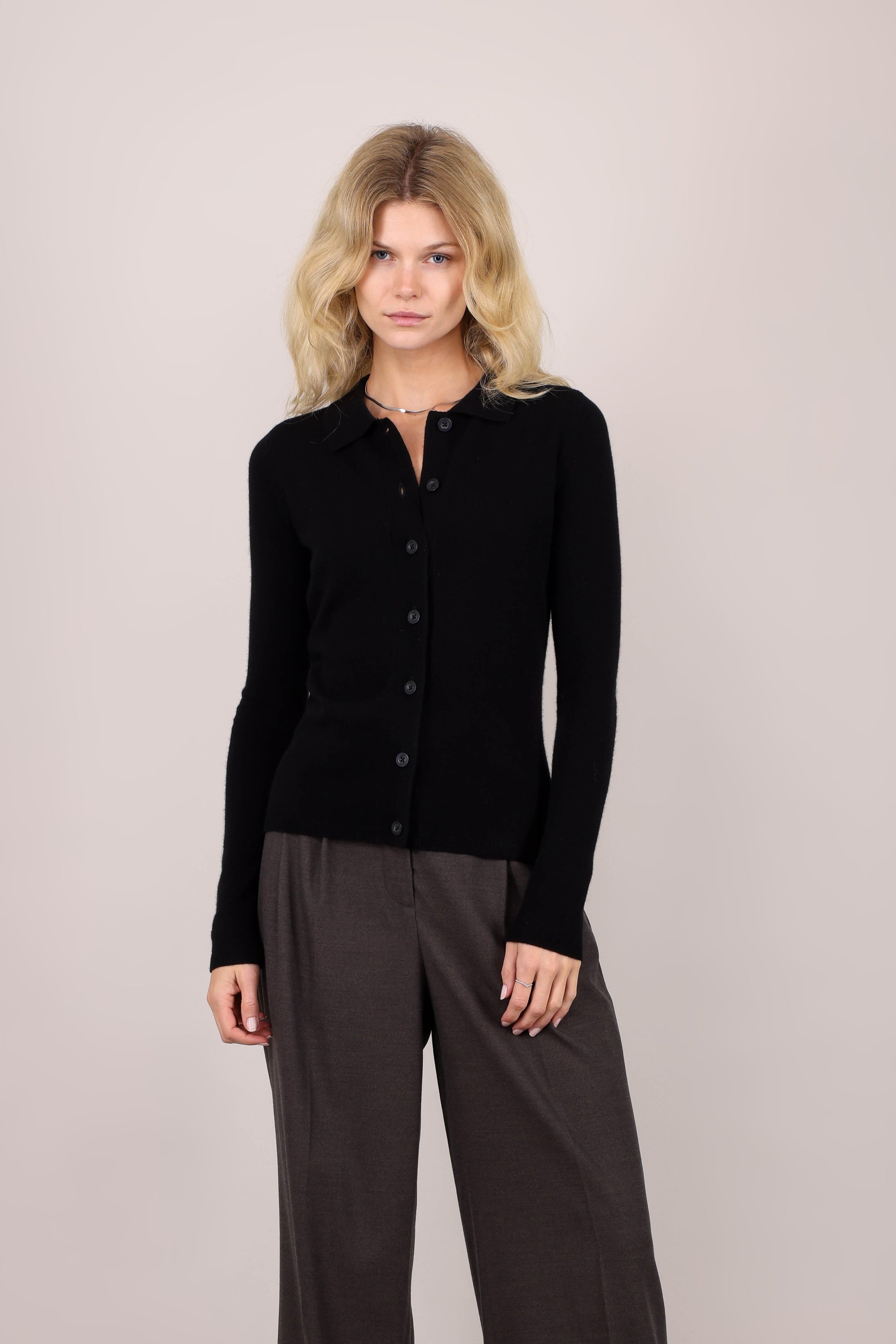 Urban Pioneers Female Chivas Cardigan CARDIGAN BLACK