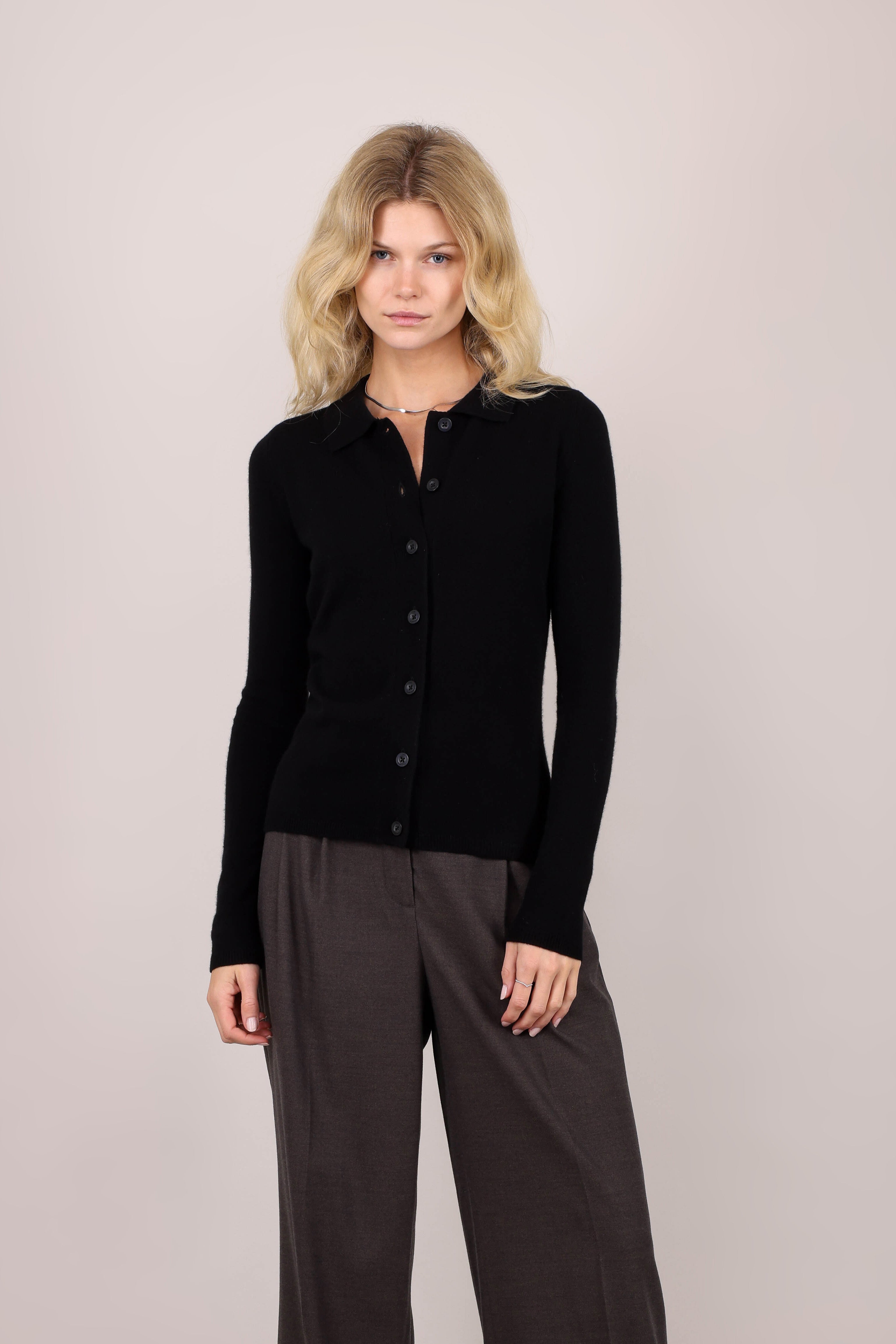 Urban Pioneers Female Chivas Cardigan CARDIGAN BLACK