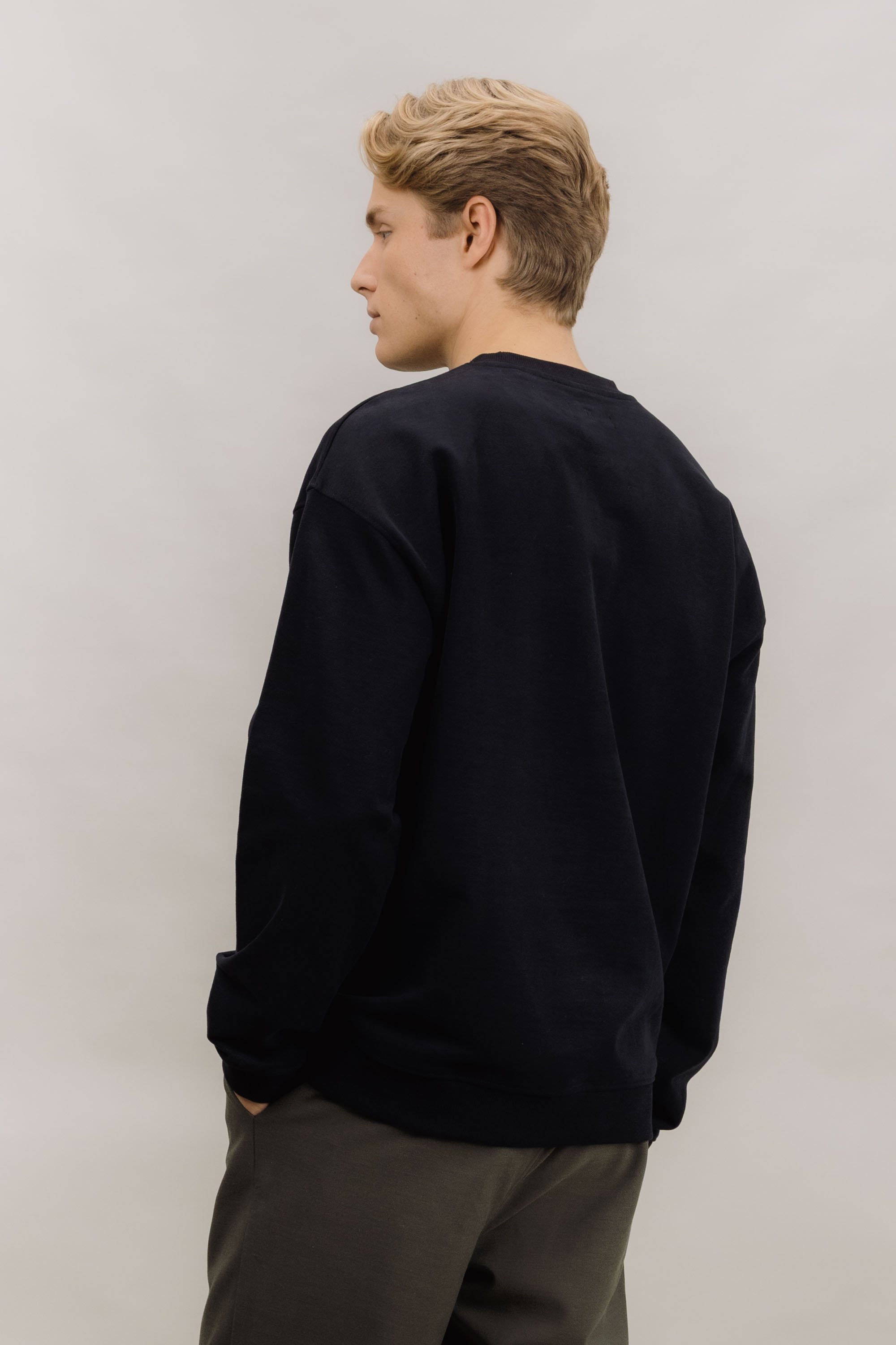 Urban Pioneers Male Chow Sweatshirt SWEATER BLACK