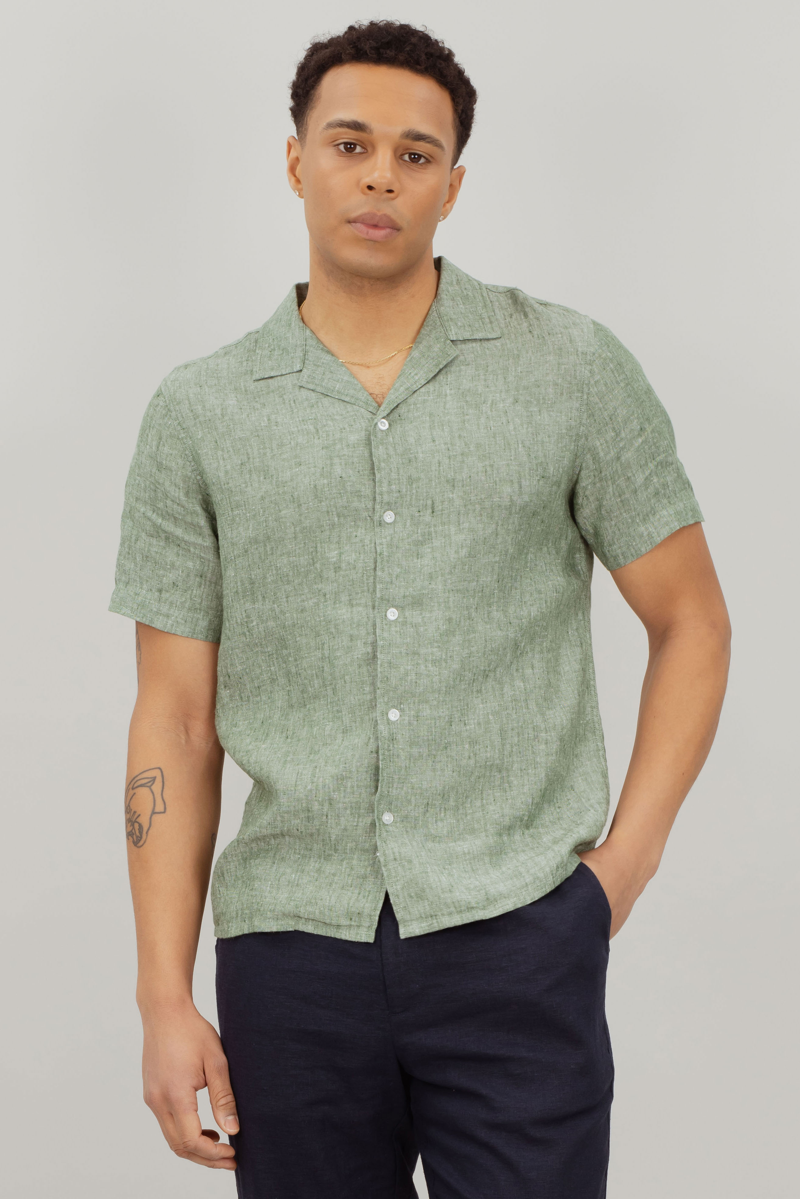 Urban Pioneers Male Giuseppe SS Shirt SS SHIRT OLIVE