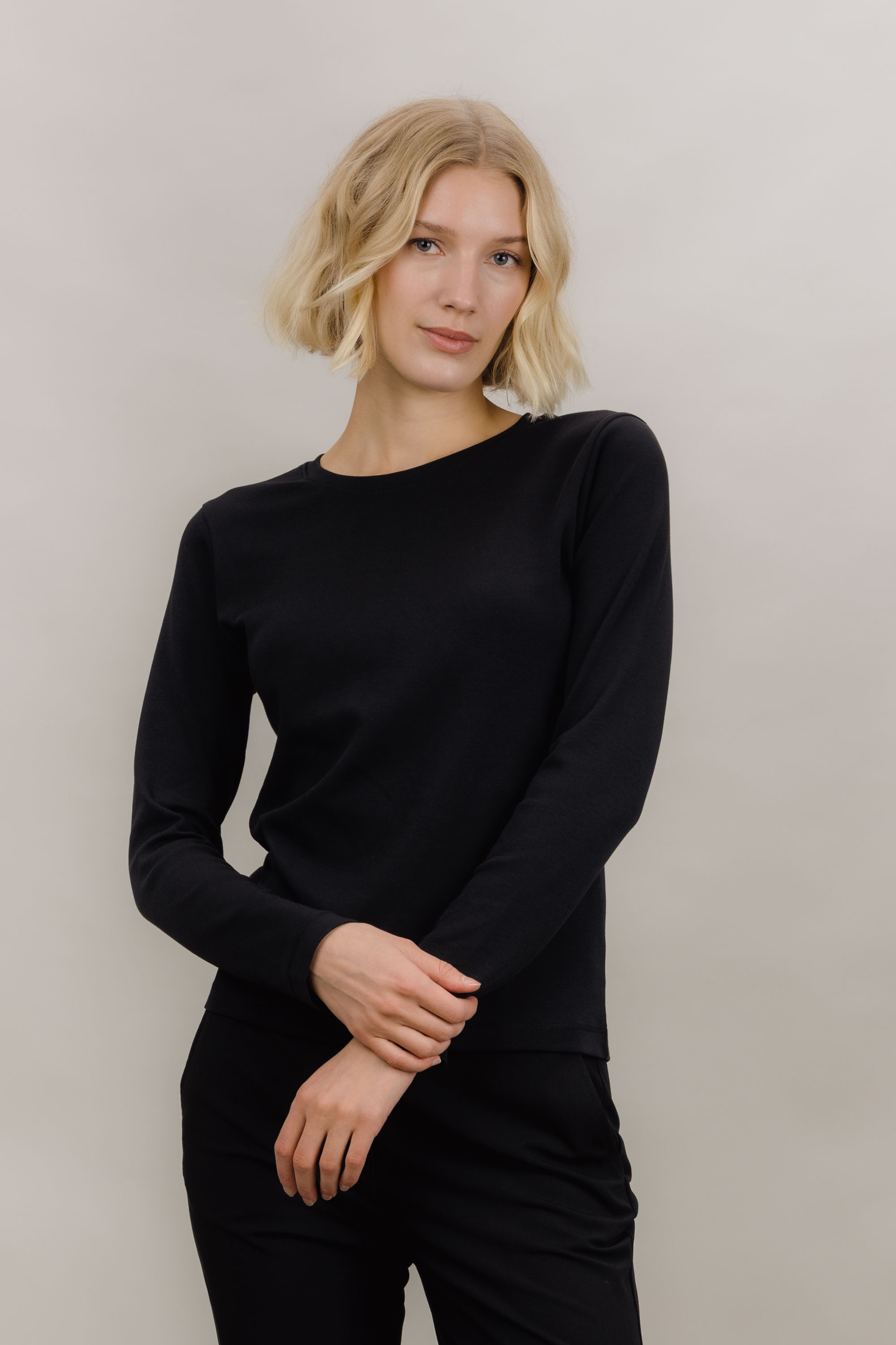 Urban Pioneers Female Linn LS Top TOP BLACK
