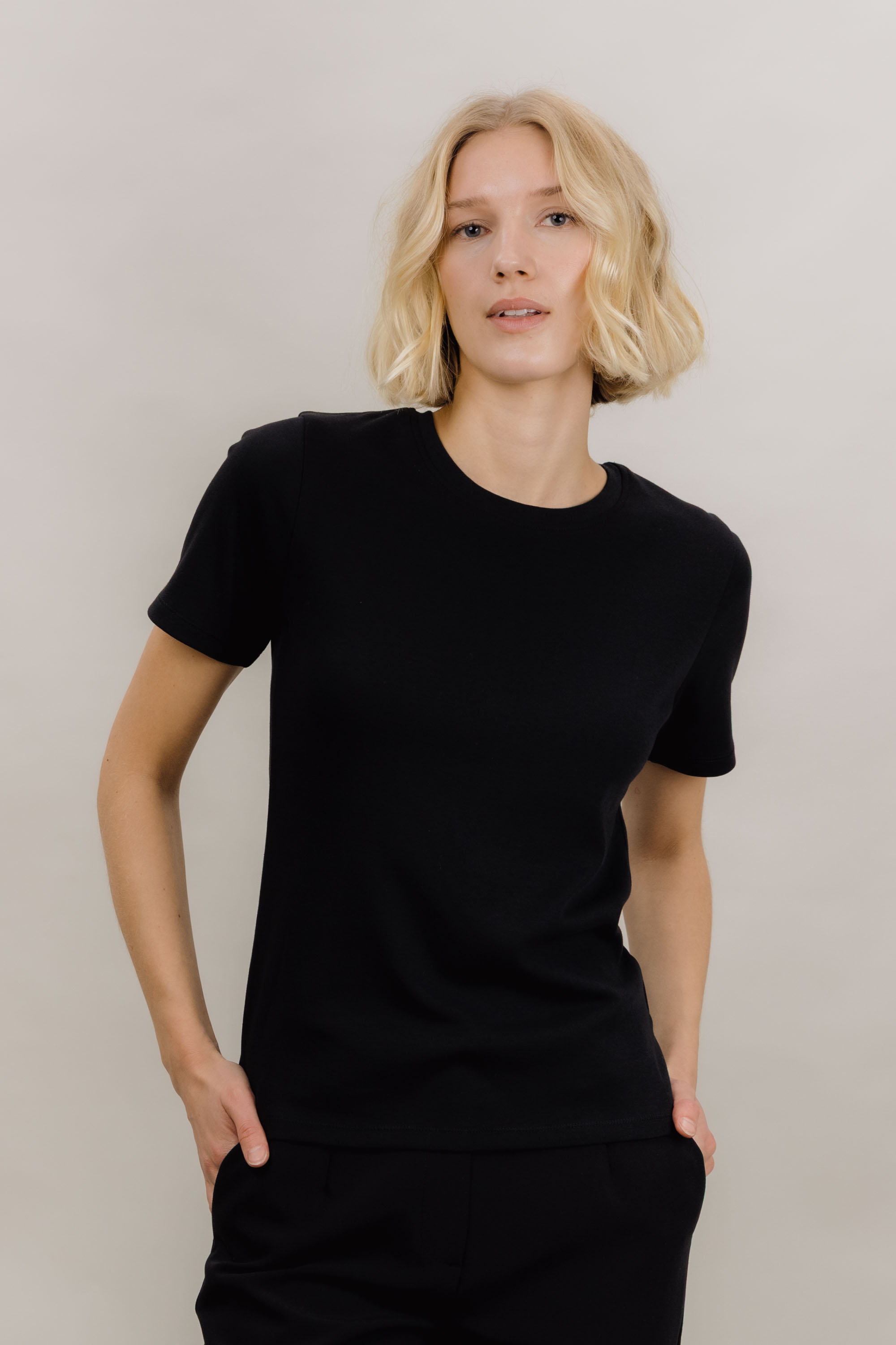 Urban Pioneers Female Linn Tee T-SHIRT BLACK