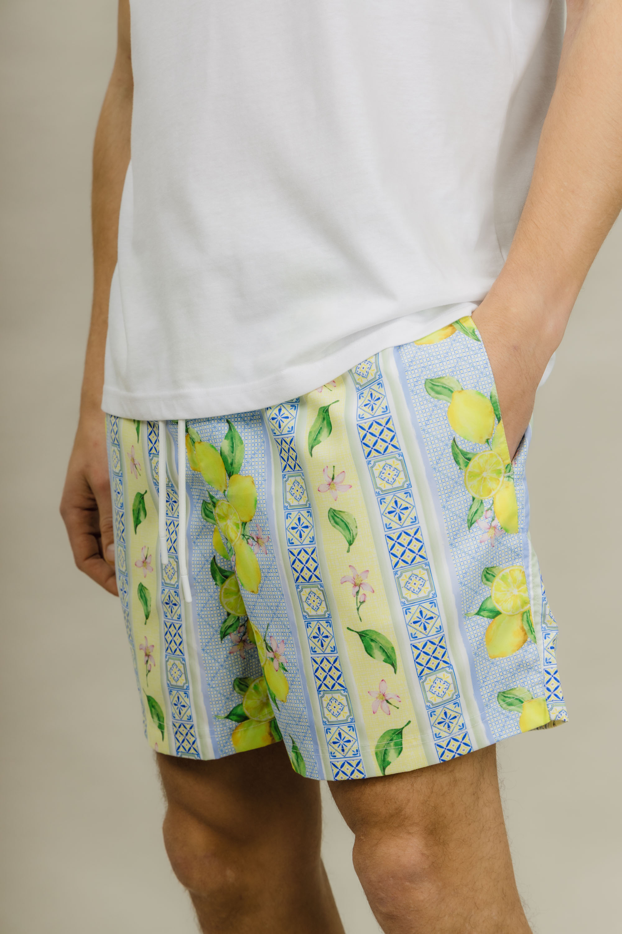 Urban Pioneers Male Luka Shorts SWIMSHORTS LEMONS AOP