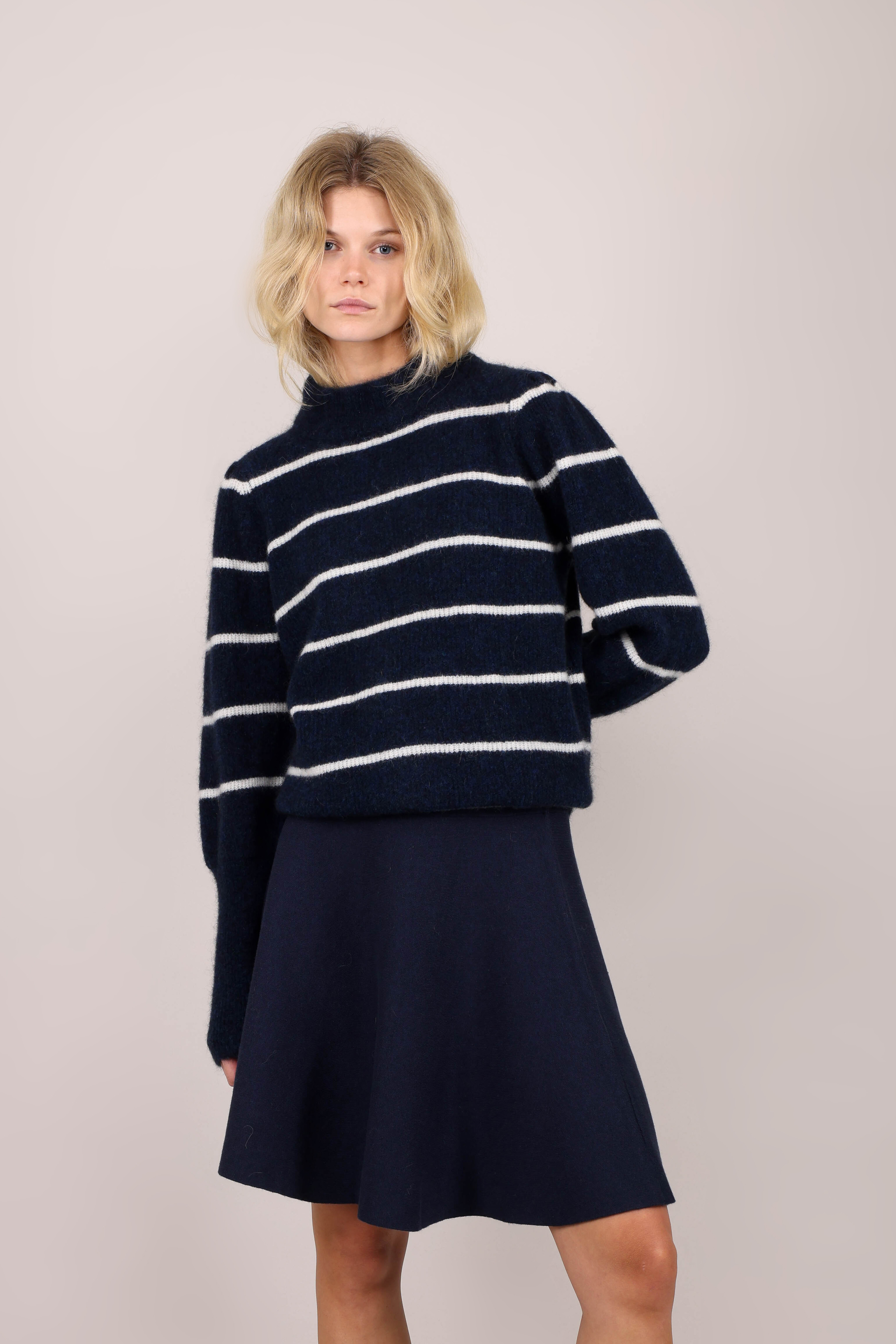 Urban Pioneers Female Mara Sweater SWEATER NAVY