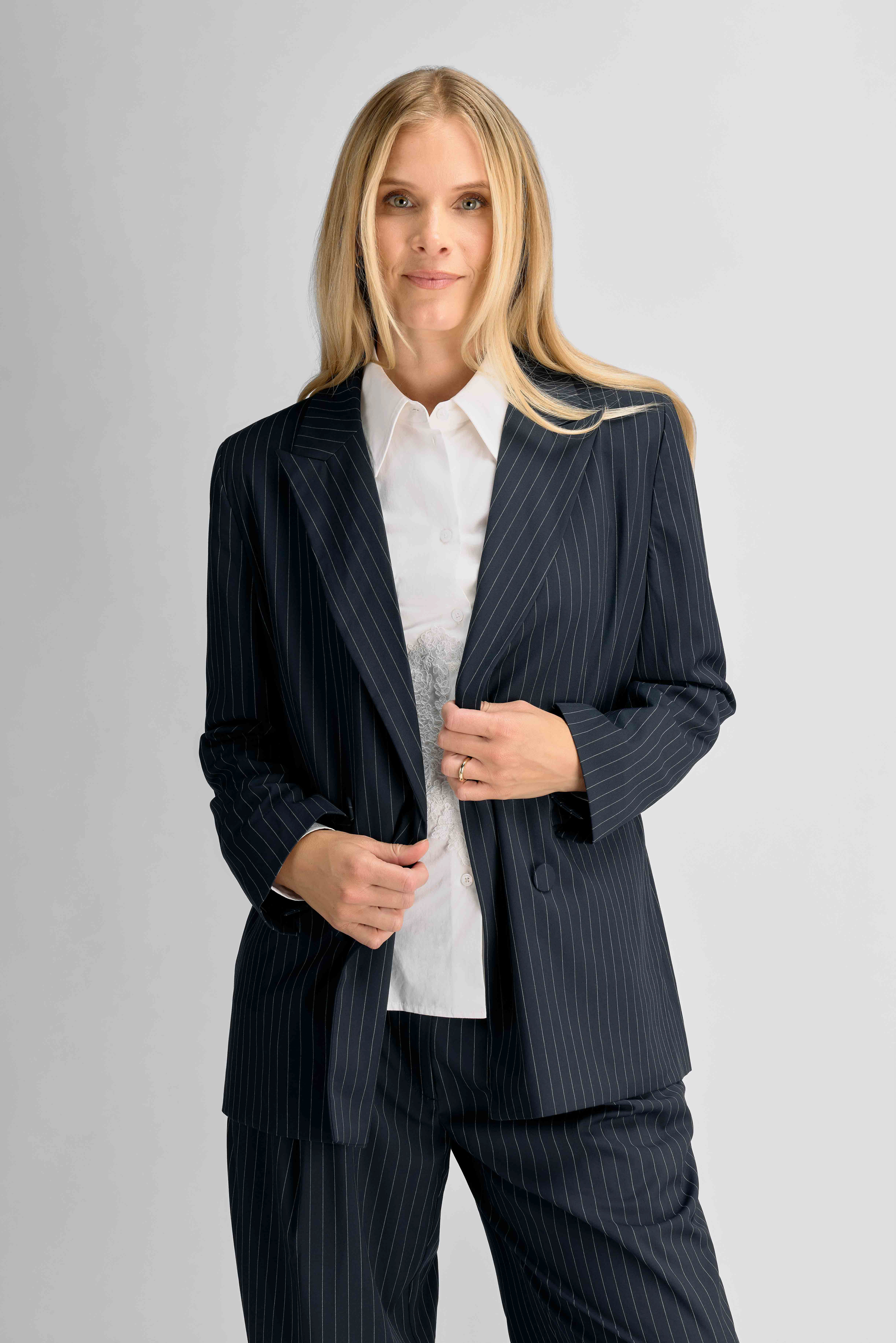 Urban Pioneers Female Margaret Blazer BLAZER DARK NAVY PINSTRIPE