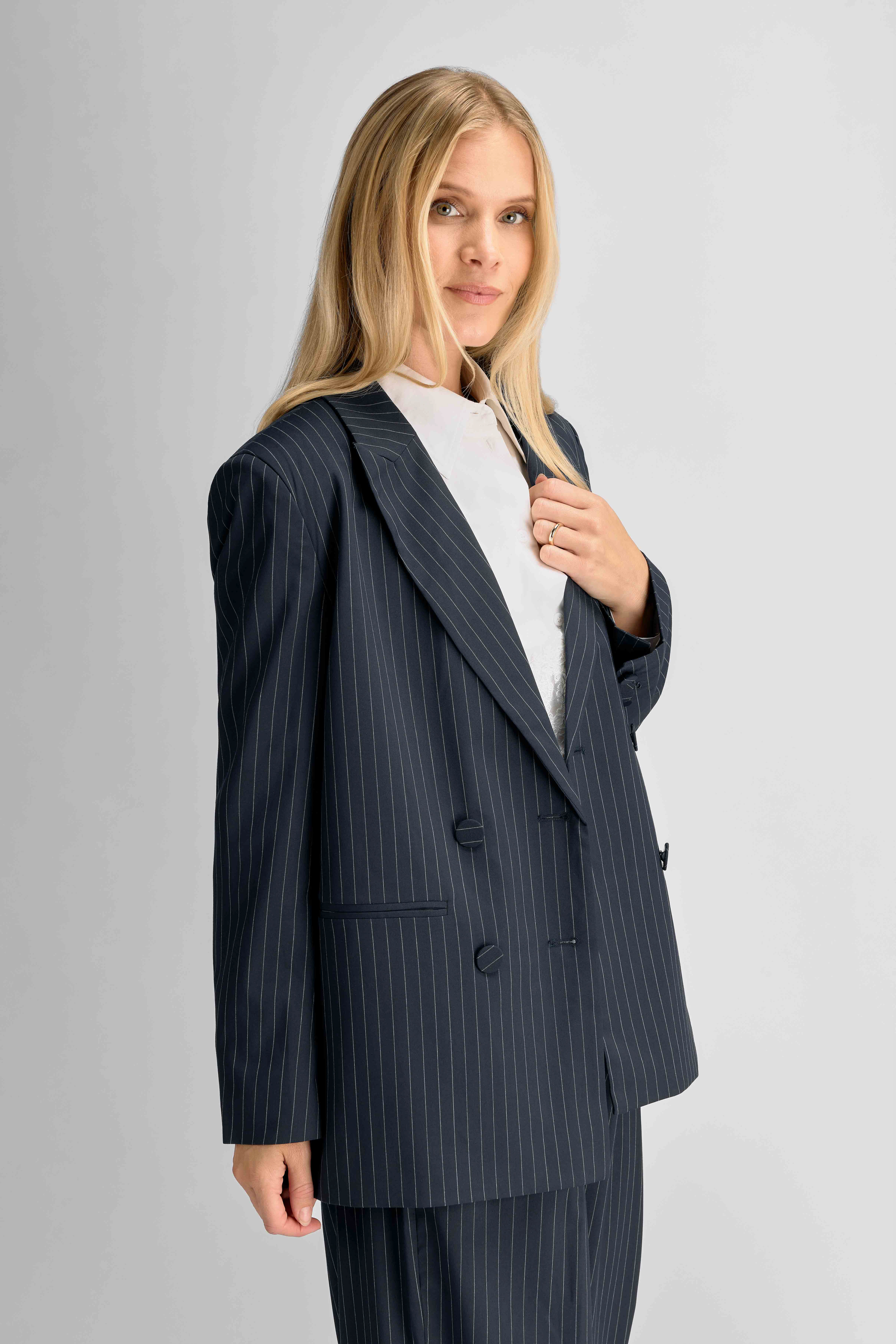 Urban Pioneers Female Margaret Blazer BLAZER DARK NAVY PINSTRIPE