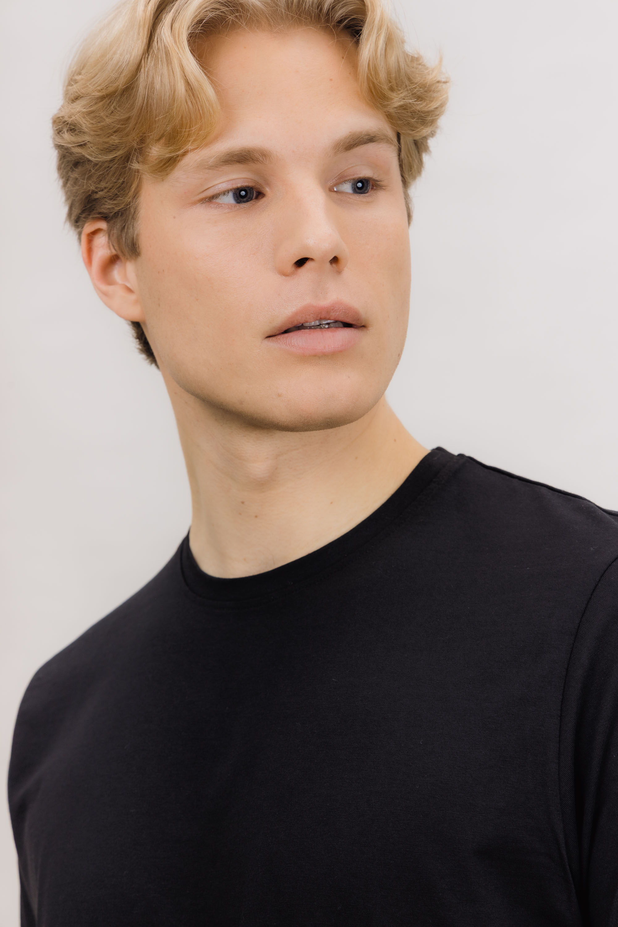 Urban Pioneers Male Niklas Basic Tee T-SHIRT SOLID BLACK