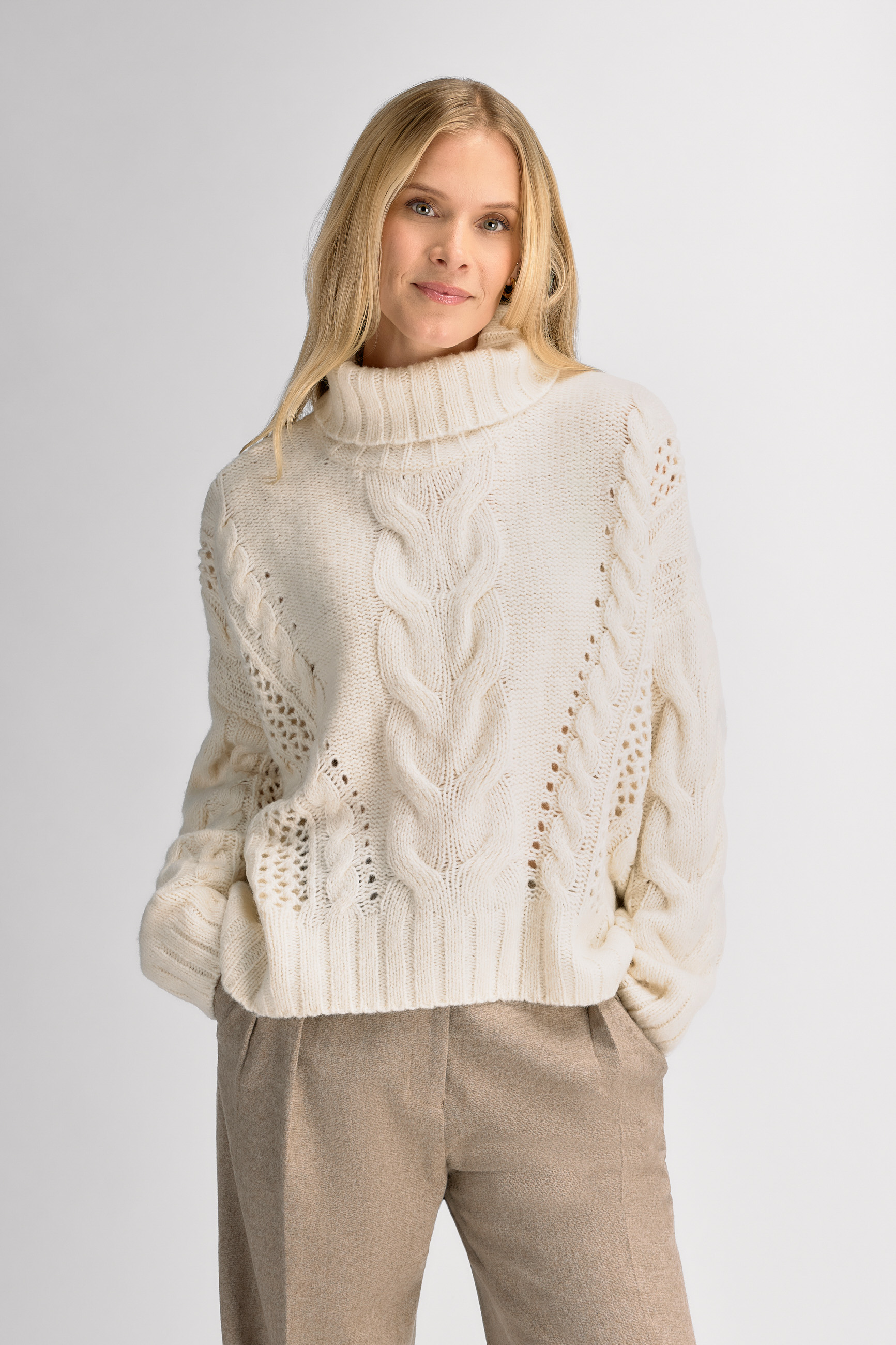 Urban Pioneers Female Rachel Sweater SWEATER CREAM