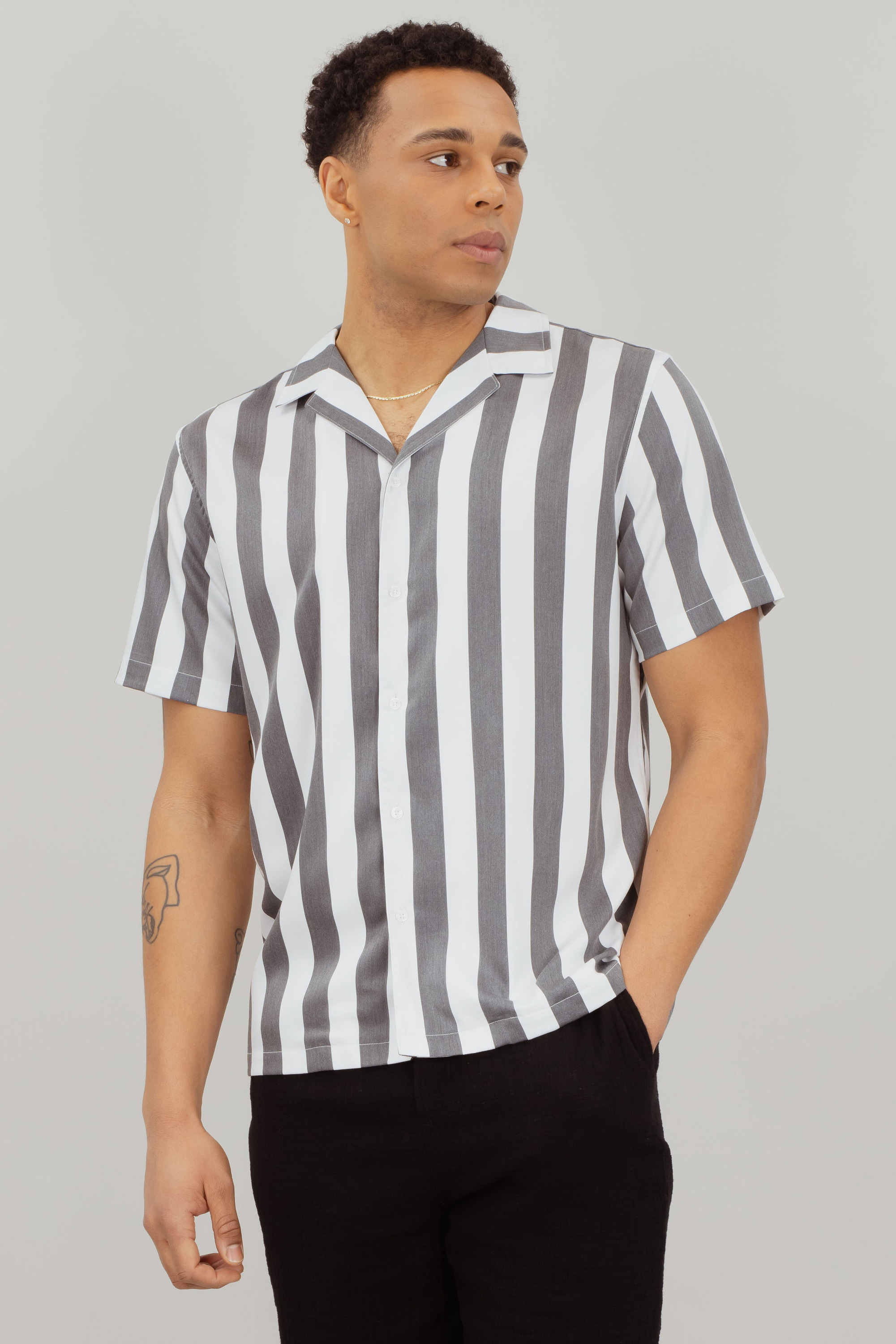 Urban Pioneers Male Rodrigo SS Shirt SS SHIRT GREY