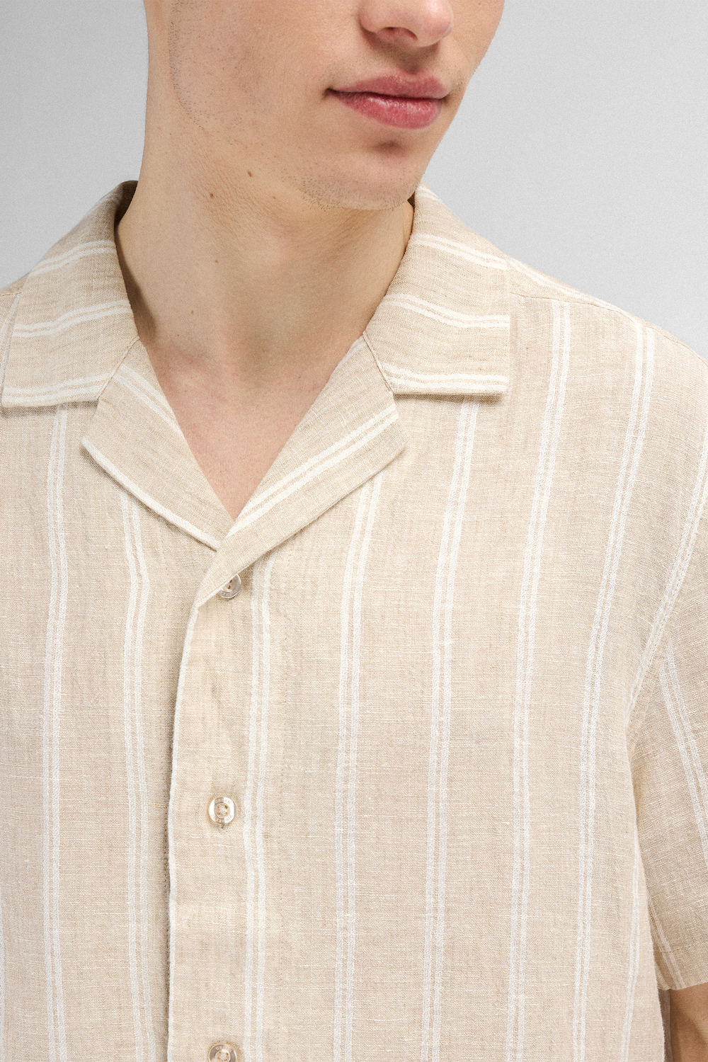Urban Pioneers Male Ronaldo SS Shirt SS SHIRT LIGHT SAND