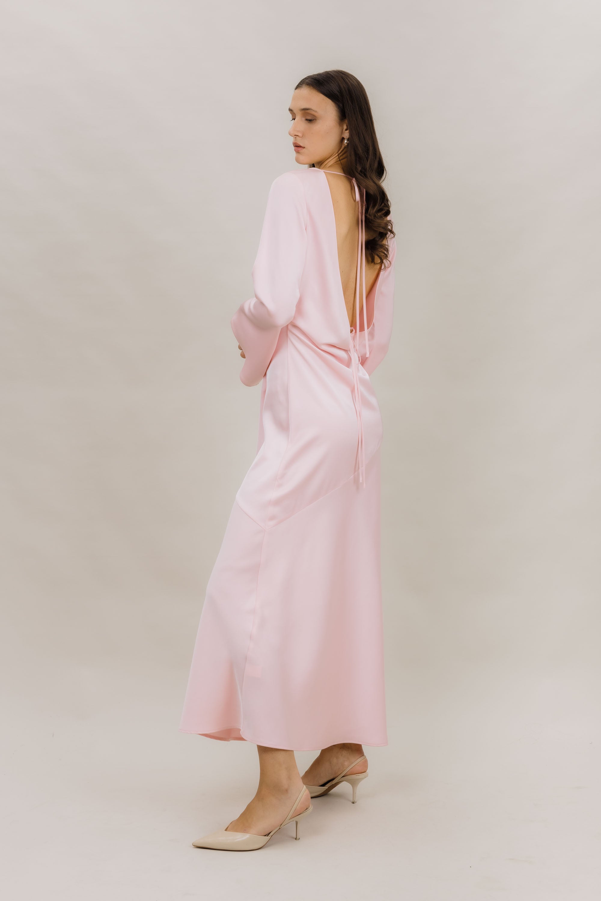 Sanne Dress Female | Open Back Maxi Dress | Urban Pioneers