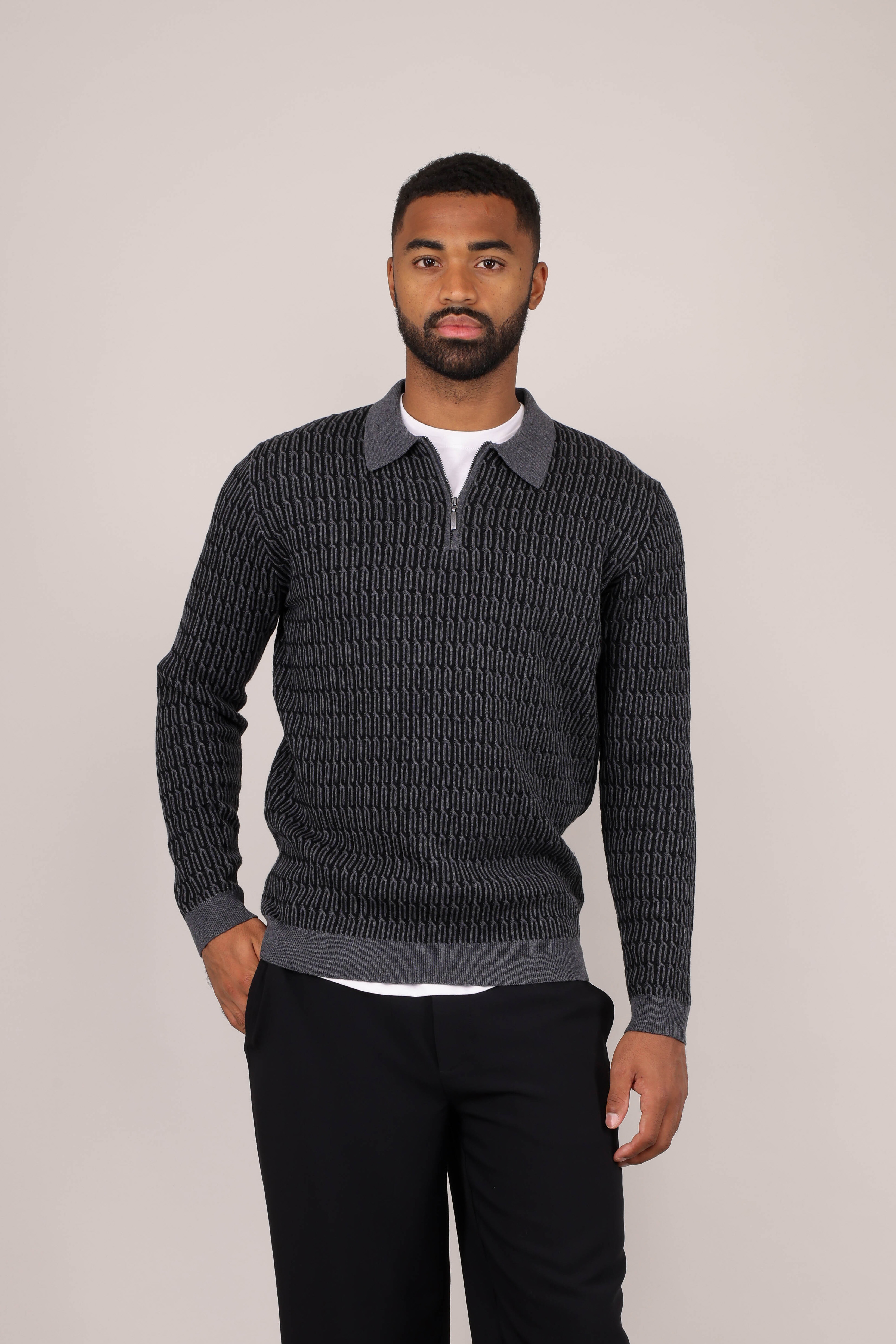 Urban Pioneers Male South Half-zip SWEATER CHARCOAL