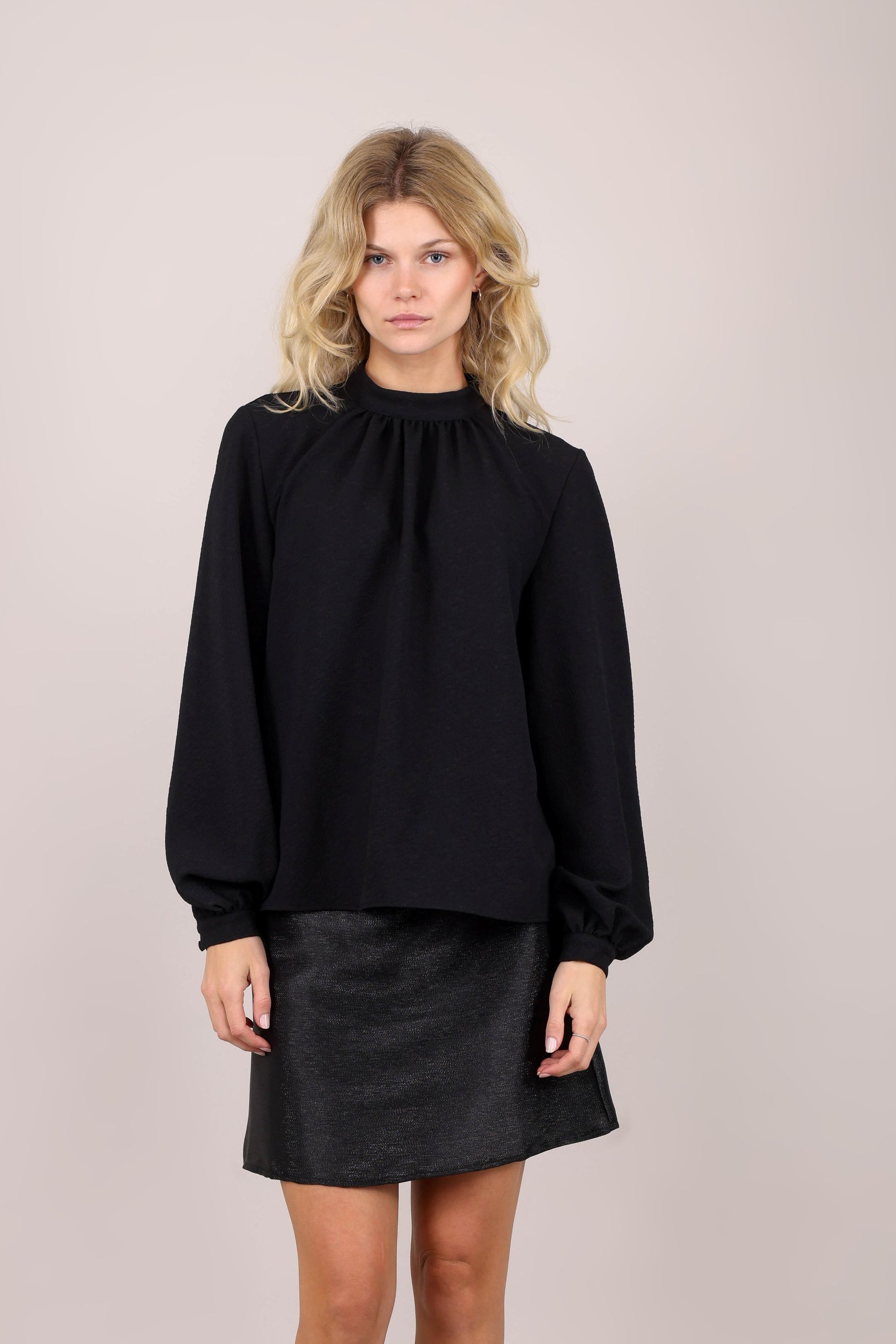 Urban Pioneers Female Urbi Blouse BLOUSE BLACK