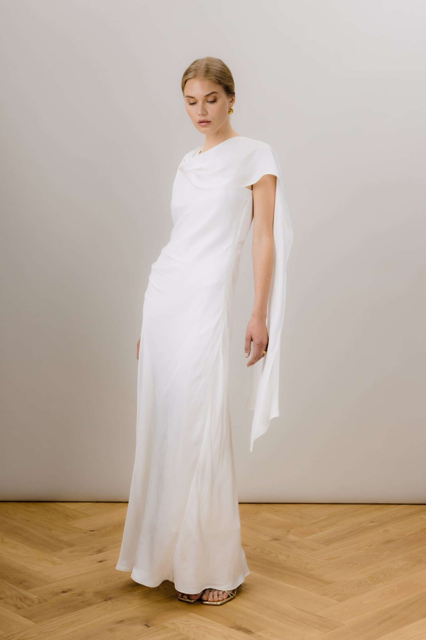 Barola Dress fra Urban Pioneers